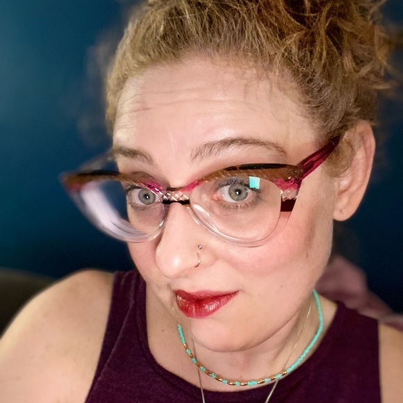 Meet your Posher, Emilie - Picture 1 of 5